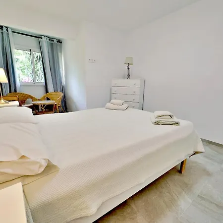 Amazing Sea Views Over Port Marbella