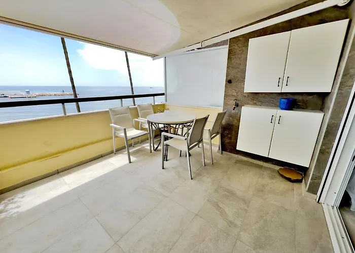 Amazing Sea Views Over Port Apartamento