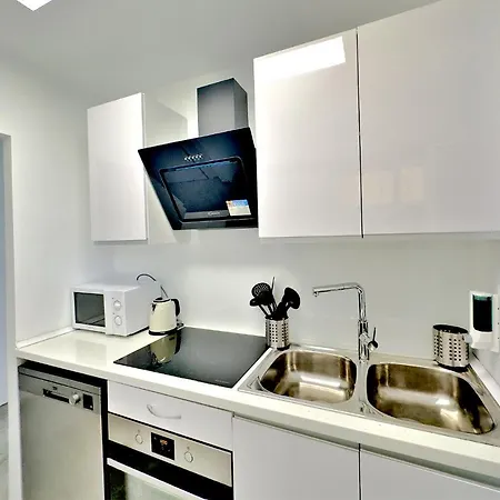 Amazing Sea Views Over Port 马尔韦利亚