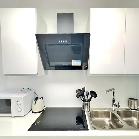 Amazing Sea Views Over Port Apartment