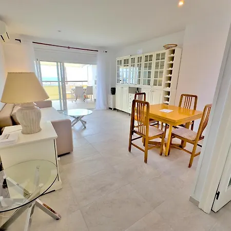 Amazing Sea Views Over Port Apartment